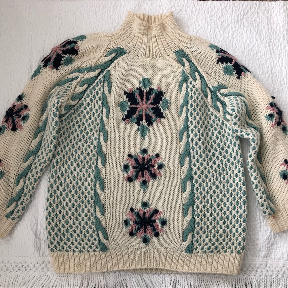 Gorgeous Snowflake cableknit sweater
